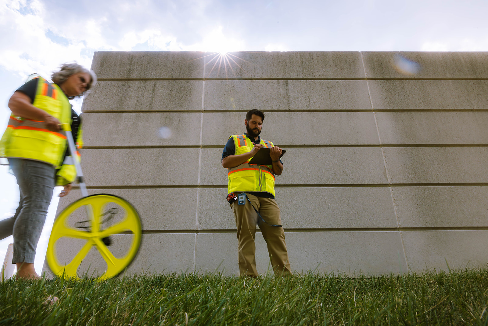 Assessor: Measuring outside with tools